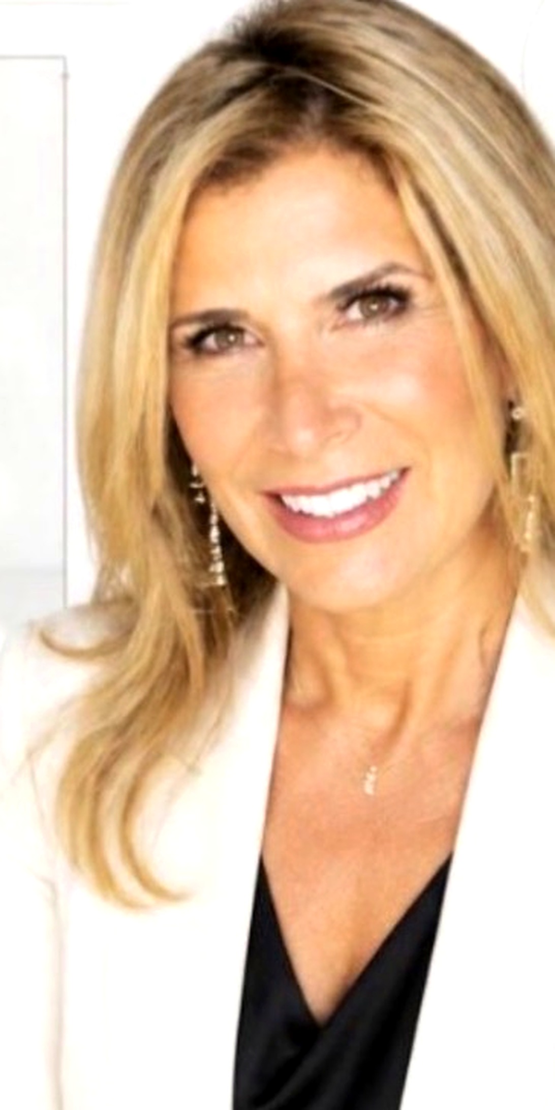 Portrait of Lisa Mandel Russo in a white jacket